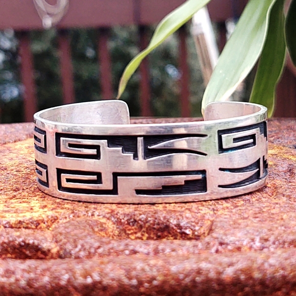 Vintage Signed Elgene Sehongva Hopi Sterling Silver Cuff Bracelet - Picture 7 of 8
